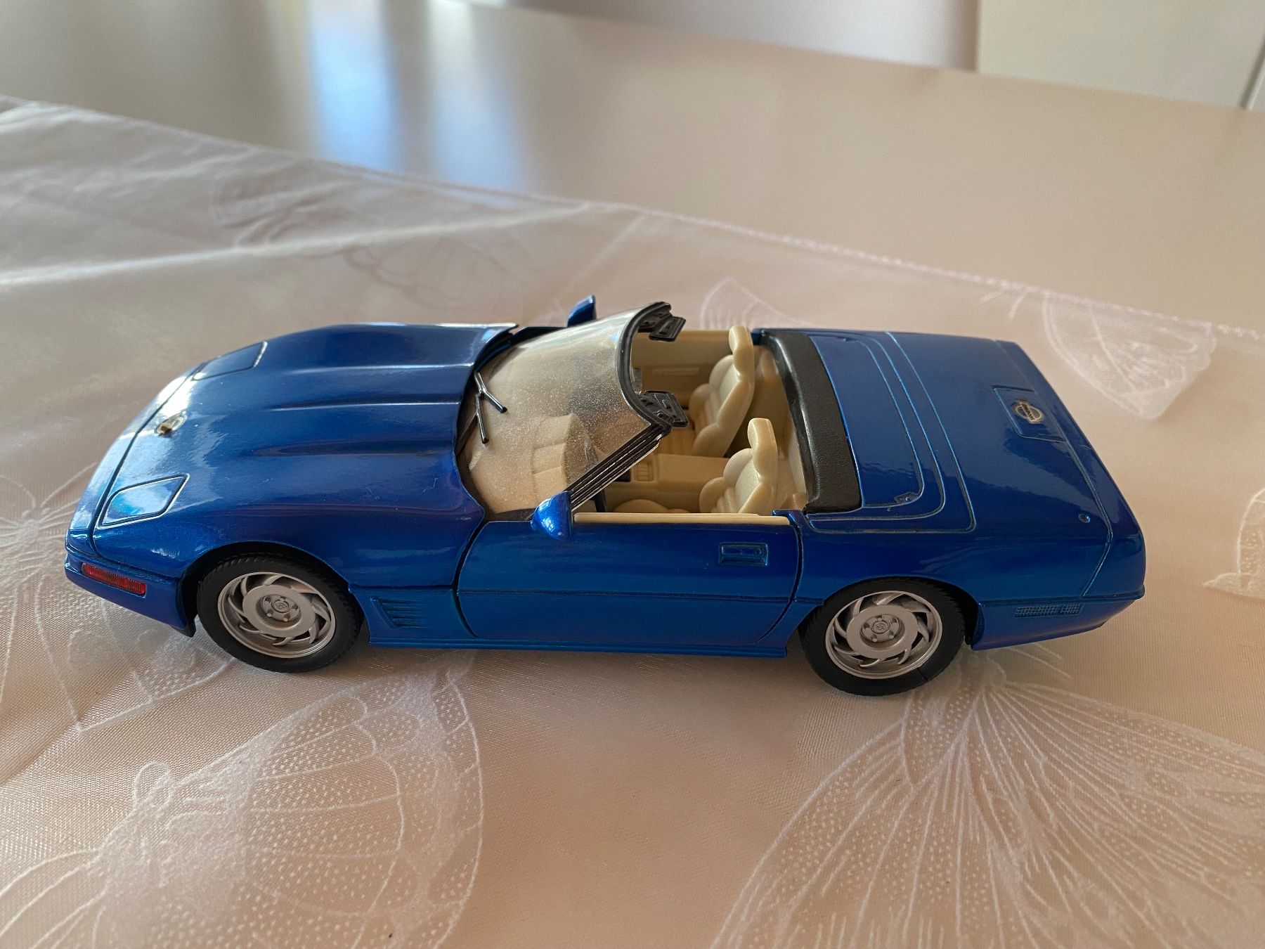 Chevrolet Modellini d'auto: Corvette Modellauto Cabriolet blau – Usato da Brugg AG venduto da Honeybee6
