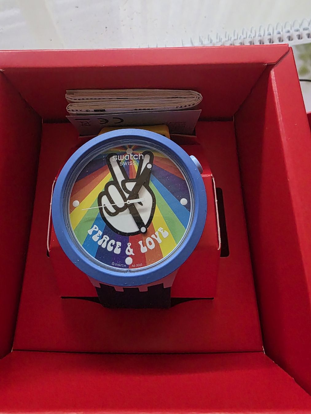 Swatch Orologi: Swatch Peace & Love Regenbogen-Design – Nuovo (secondo la descrizione) da Lotzwil venduto da Ruppelstulzli