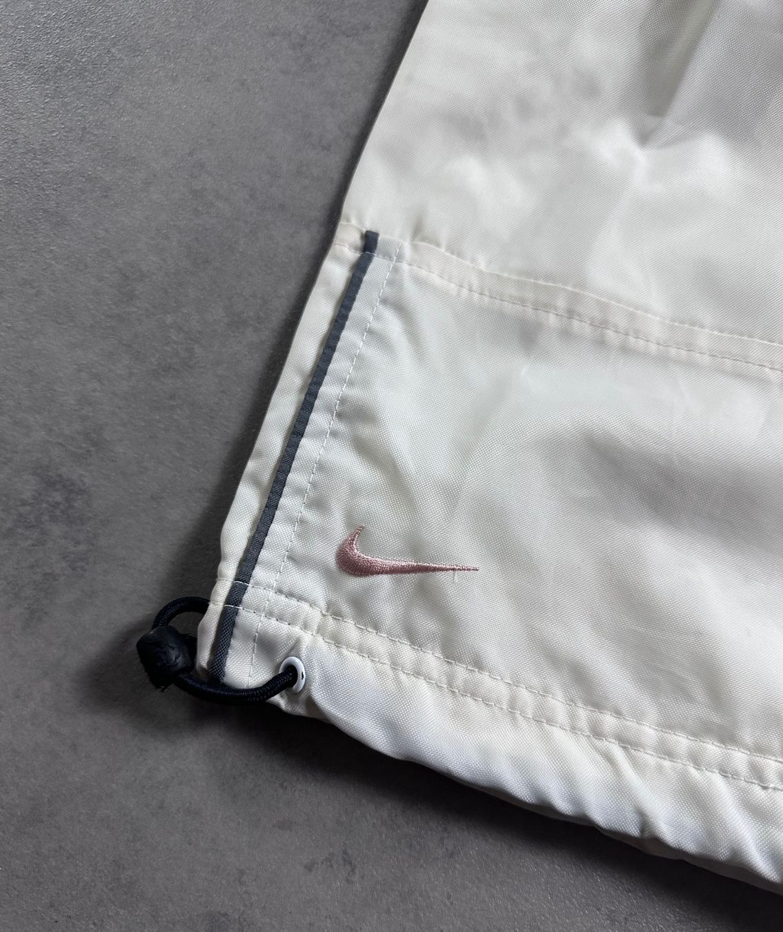 Hosen: Nike Trackpants Grösse M – Gebraucht aus Wolfhalden von GodzillaArchive 2