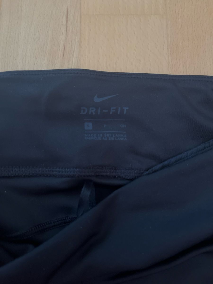 Nike Hosen: Tights – Neu (gemäss Beschreibung) aus Allschwil von nen_5t8g 2