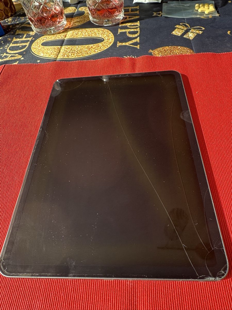 Apple Tablet PC: Apple iPad Pro A2228 Display mit Rissen – Gebraucht aus Baden von gustloff
