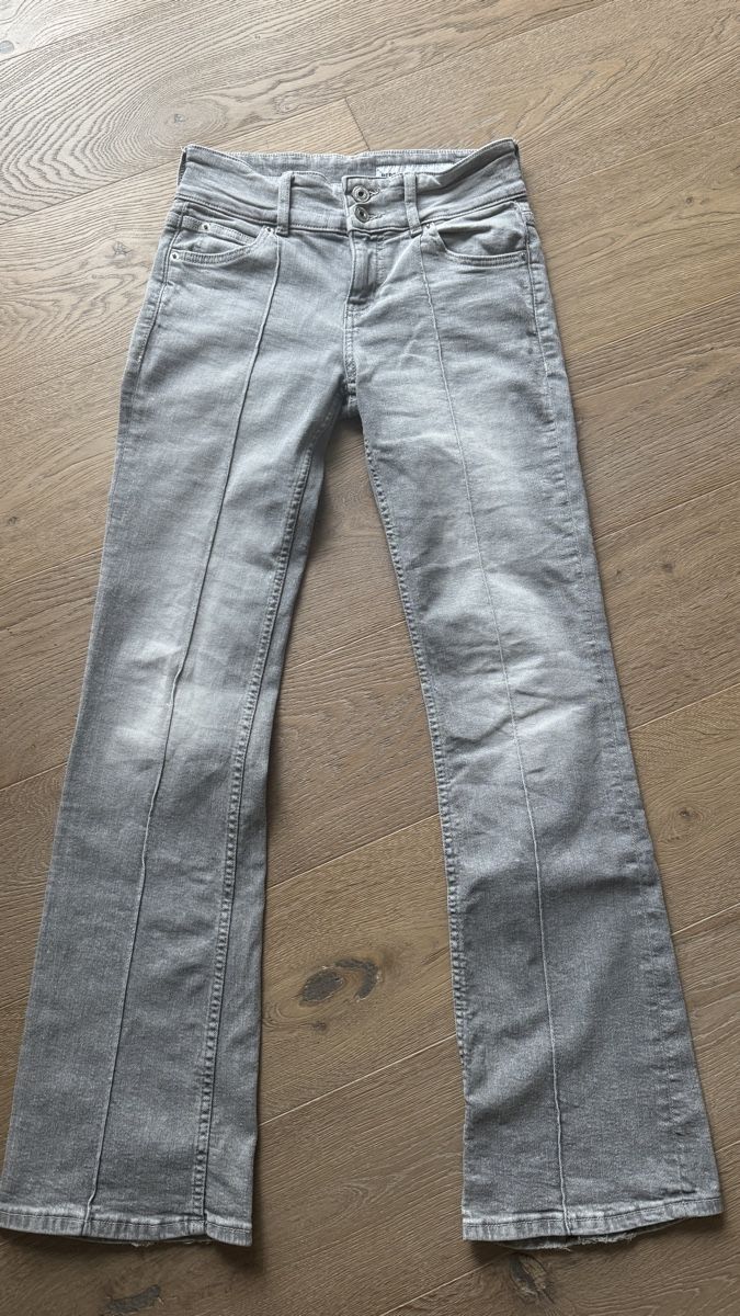 Bershka Jeans: Jeans von Bershka – Neuf (Voir description) à Hünenberg See par Schulers