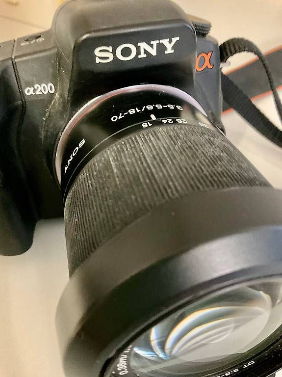 Sony Fotocamera: Sony DSLR-A200 SLR Digitalkamera mit Objektiv – Usato da Hägendorf venduto da graechen352 2