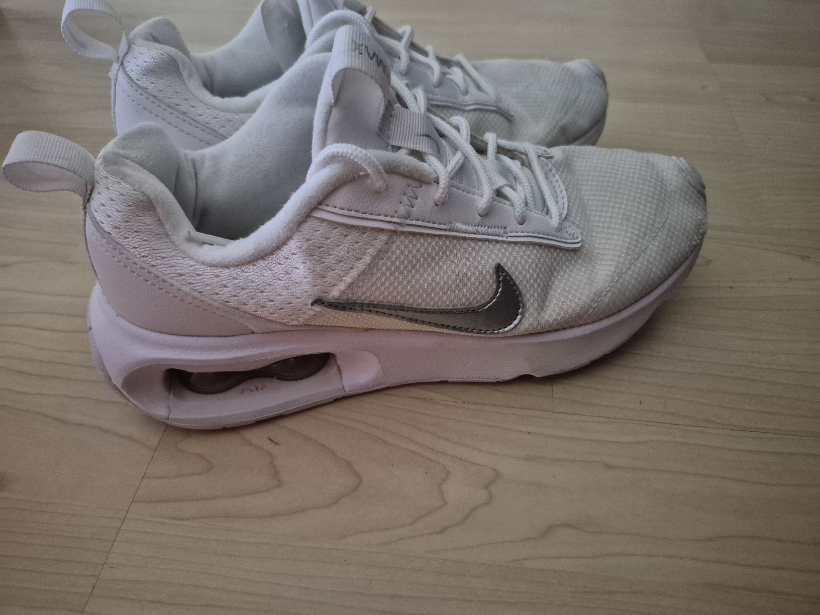 Nike Damenschuhe: Air max  Nike Sneakers  Grösse 38 / Turnschuh – Gebraucht aus Oberweningen von Bumblebee2 1