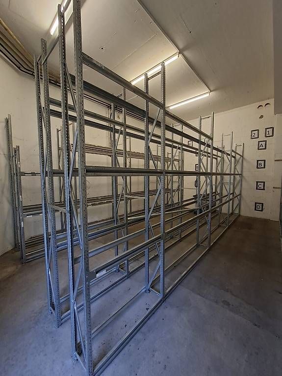 Scaffali: Reifenregale 4 Etagen à 100.- pro Meter – Usato da Ennetbürgen venduto da KaDu82 1