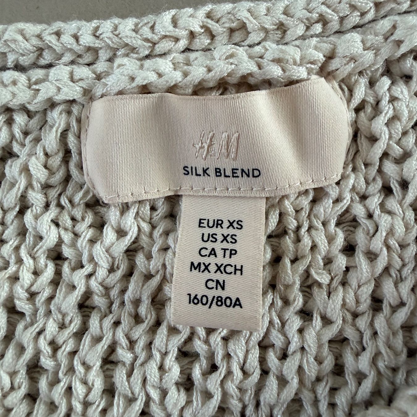 H&M T-shirt: strukturiertes, kurzärmliges Strickshirt | Silk Blend Shirt – Usato da Zürich venduto da ClosetQueen 8