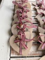 weihnachtssterne und Herzen aus Holz