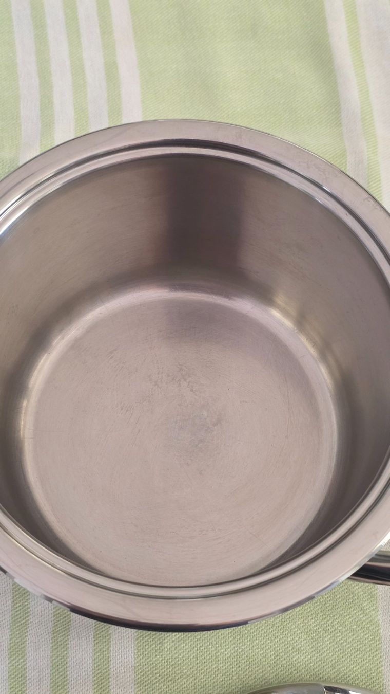 Casseroles: Casserole AMC induction 2 litres – D'occasion à Peyres-Possens par vevette65 2