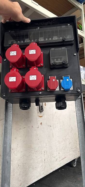 Elettrotecnica: PCE Baustromverteiler mit Gestell – Usato da Gebenstorf venduto da iteja 2