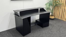 Gaming-Schreibtisch  Schwarz  sehr guter Zustand