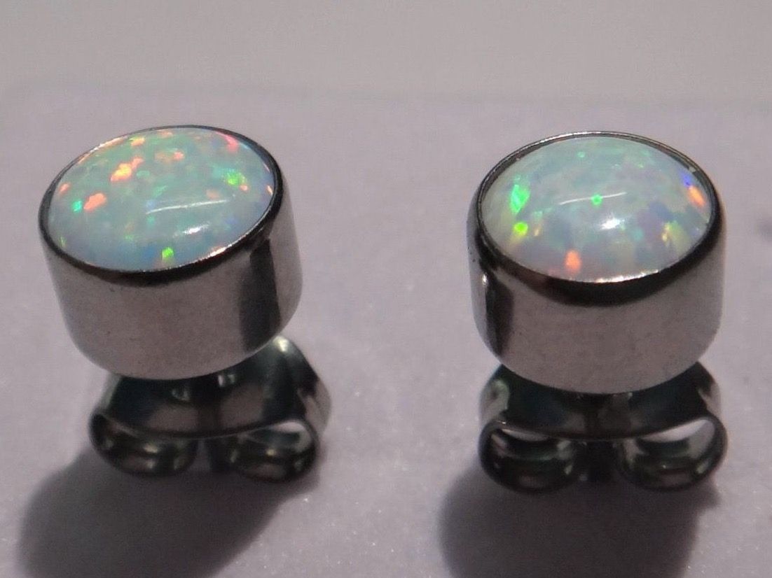 Orecchini pendenti & Orecchini a lobo: Ohrsteker aus Titanium mit Opalen – Nuovo e nell'imballaggio originale da Matten b. Interlaken venduto da kero71 5