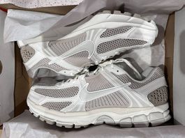Neue Nike Zoom Vomero 5, EU 42.5, beige