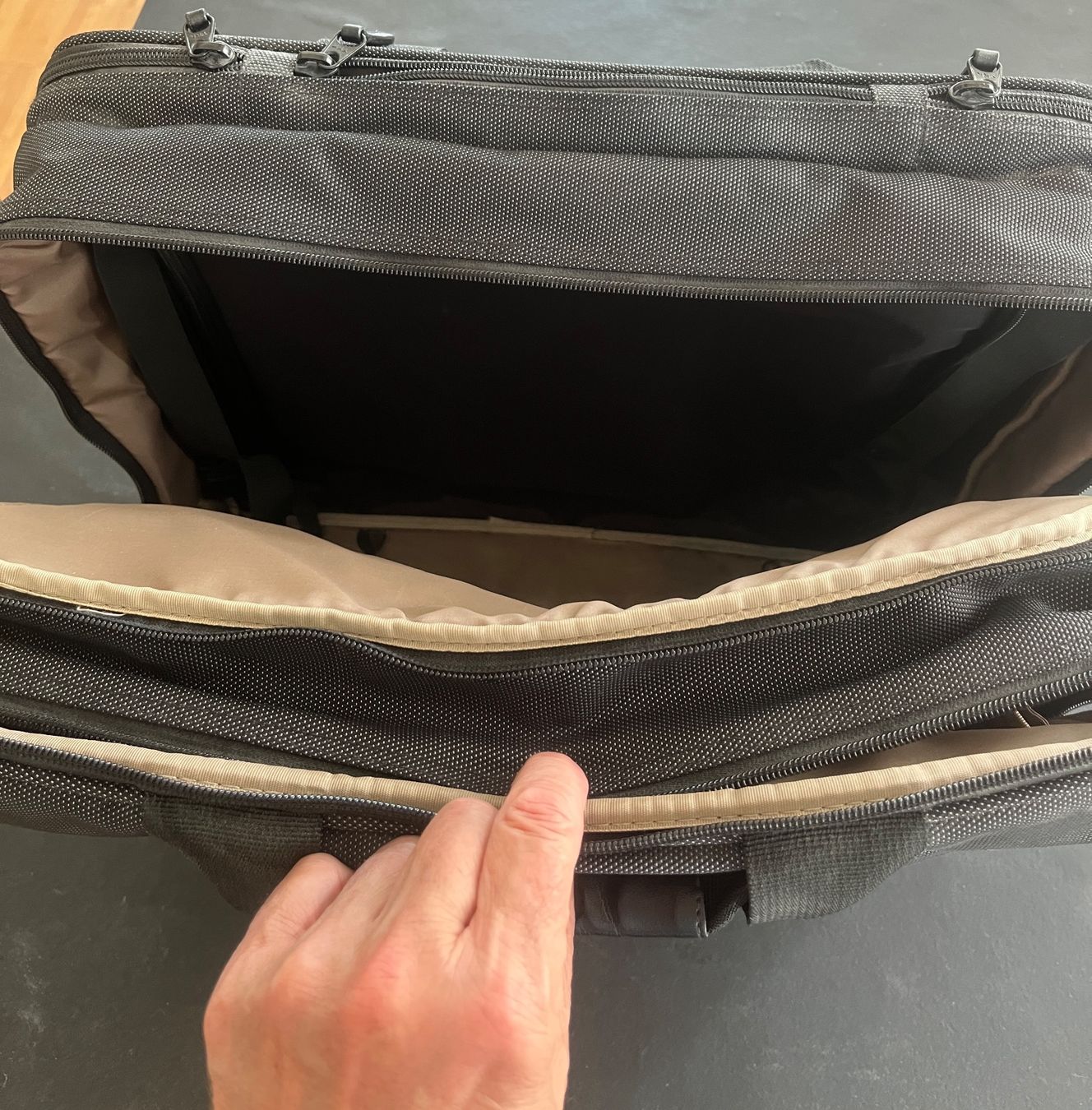 Altro in Aeronautica: Businesstrolley – Usato da Zürich venduto da Finestrat 3