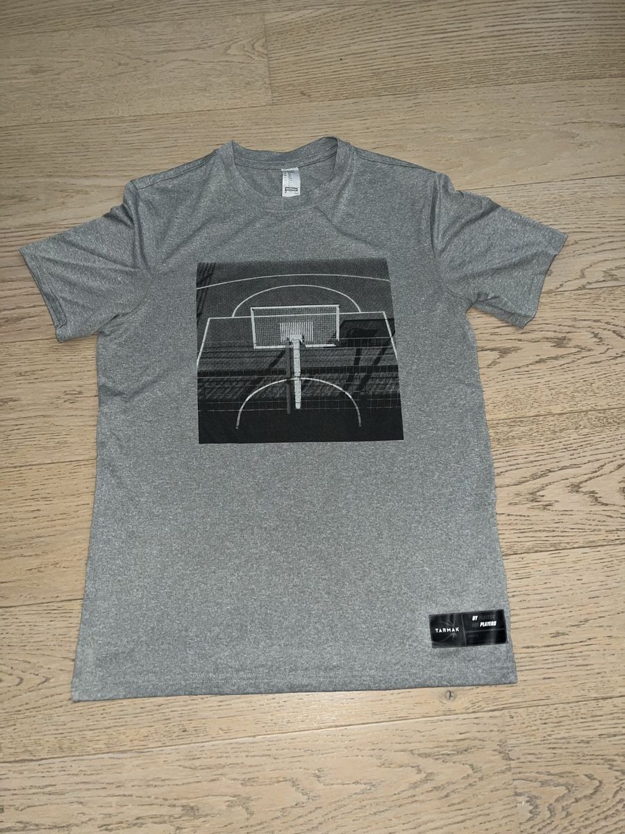 T-shirt: T-shirt de sport gris taille S – Nuovo (secondo la descrizione) da Delémont venduto da bouboute01