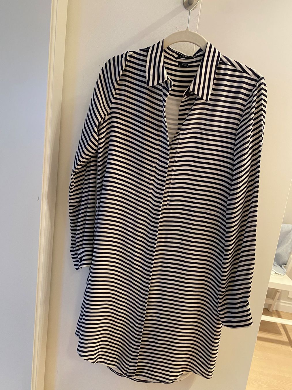 Theory Vestiti: Elegantes Shirt-Kleid – Usato da Oberrieden venduto da mar_8vmz 5