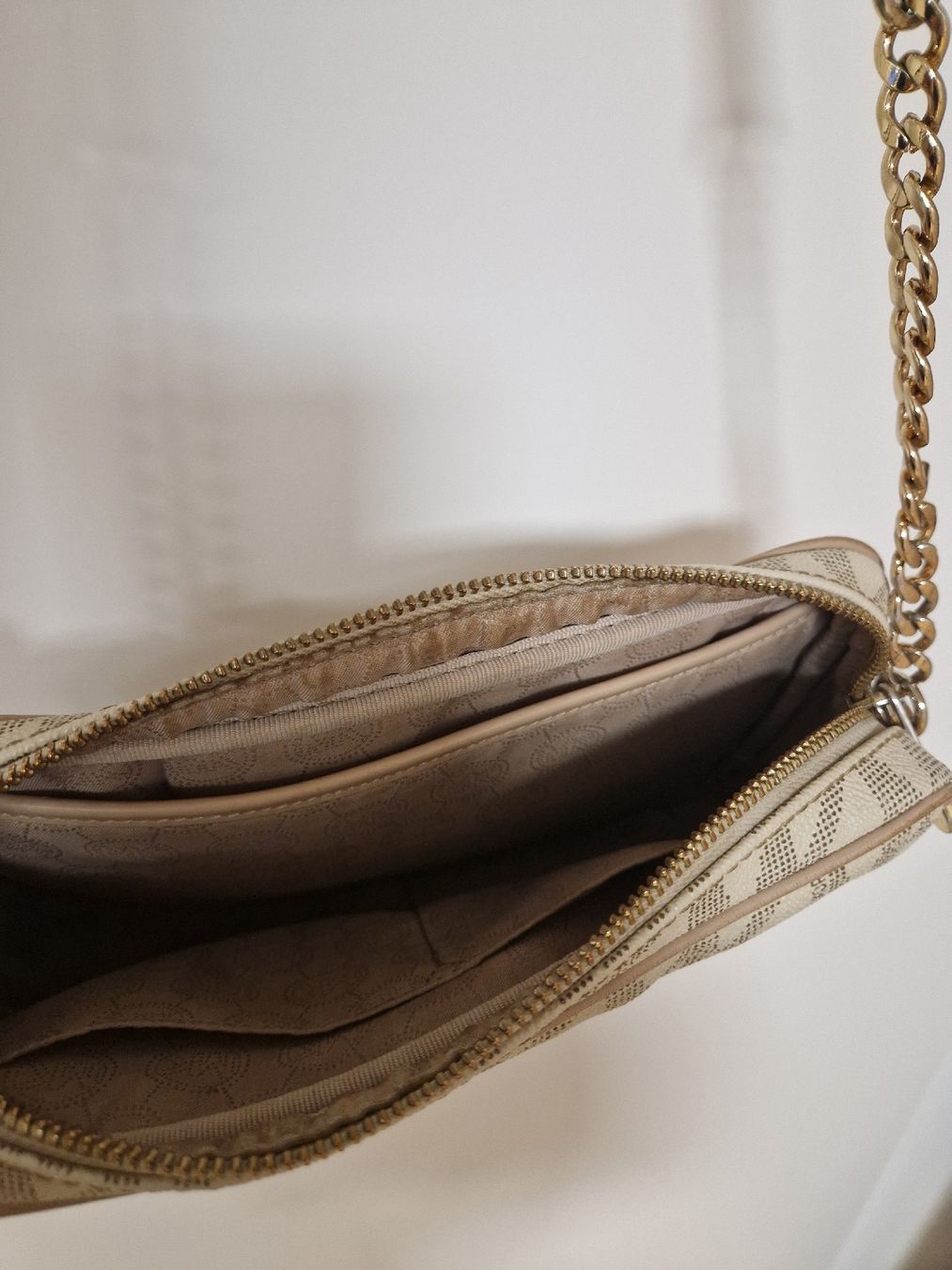 Michael Kors Sacs femmes: Michael Kors Tasche zu verkaufen – D'occasion à Luzern par fat_d59v 5