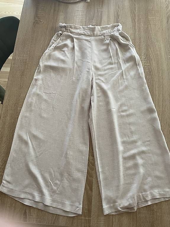 Pantalons: Weisse Stoffhose  – D'occasion à Basel par Make-up-lover 1