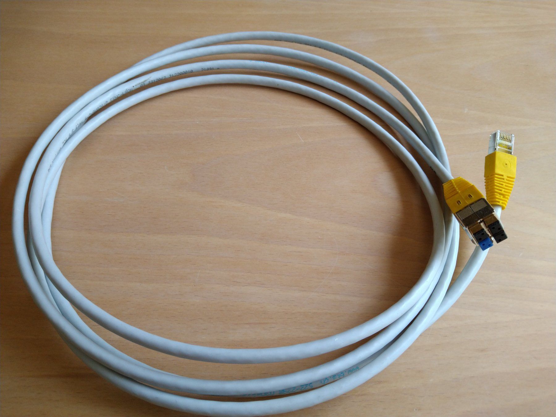 BKS Cavi: BKS Homenet Gigabit Ethernet Patchkabel 3 m lang, grau – Usato da Winznau venduto da Cassjopaya