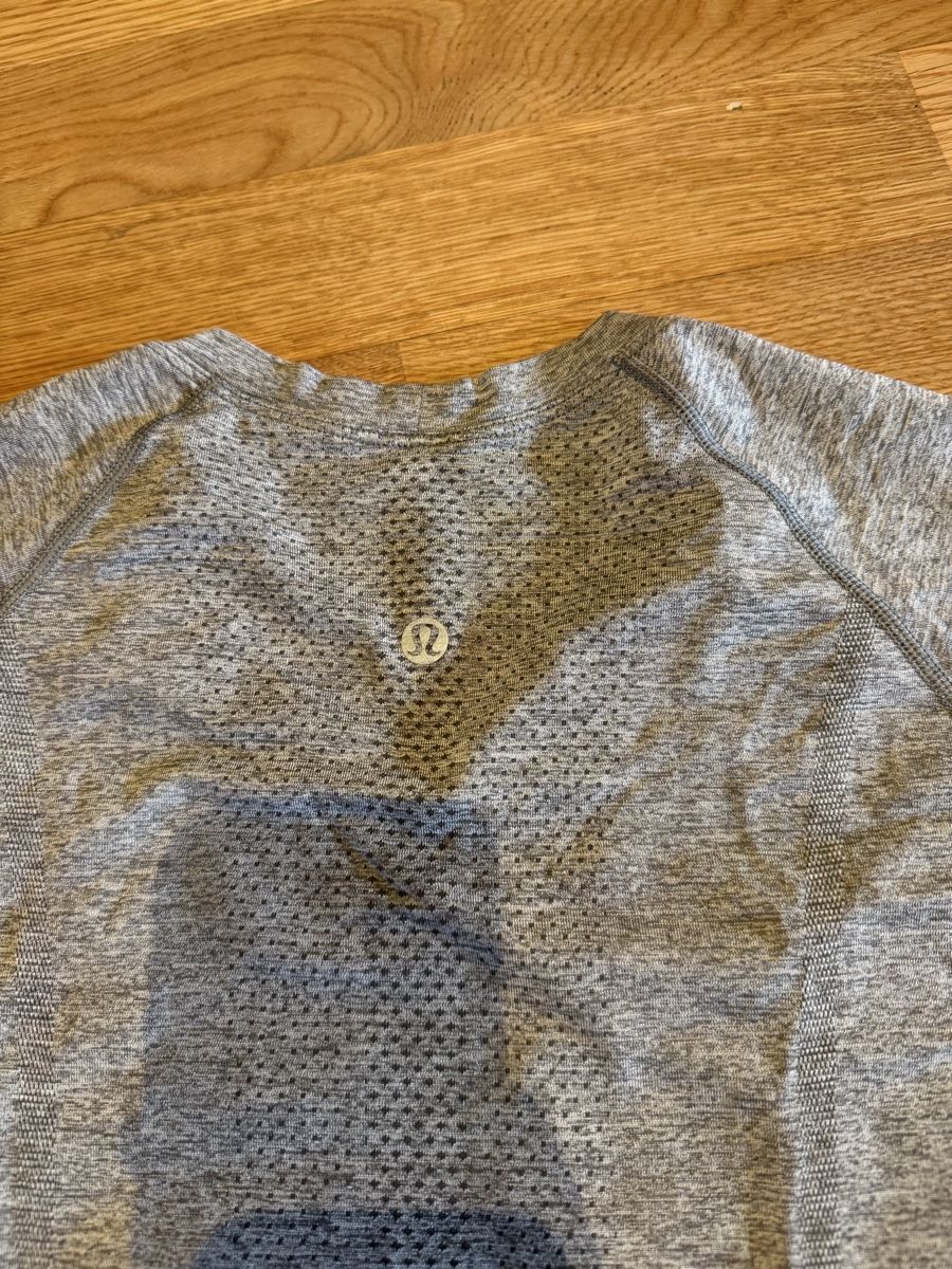 Lululemon T-shirt: Lululemon Swiftly Tech Kollektion in grau – Usato da Bülach venduto da schaerlii 1