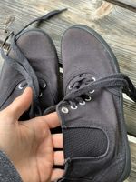 Schwarze Stoffschuhe