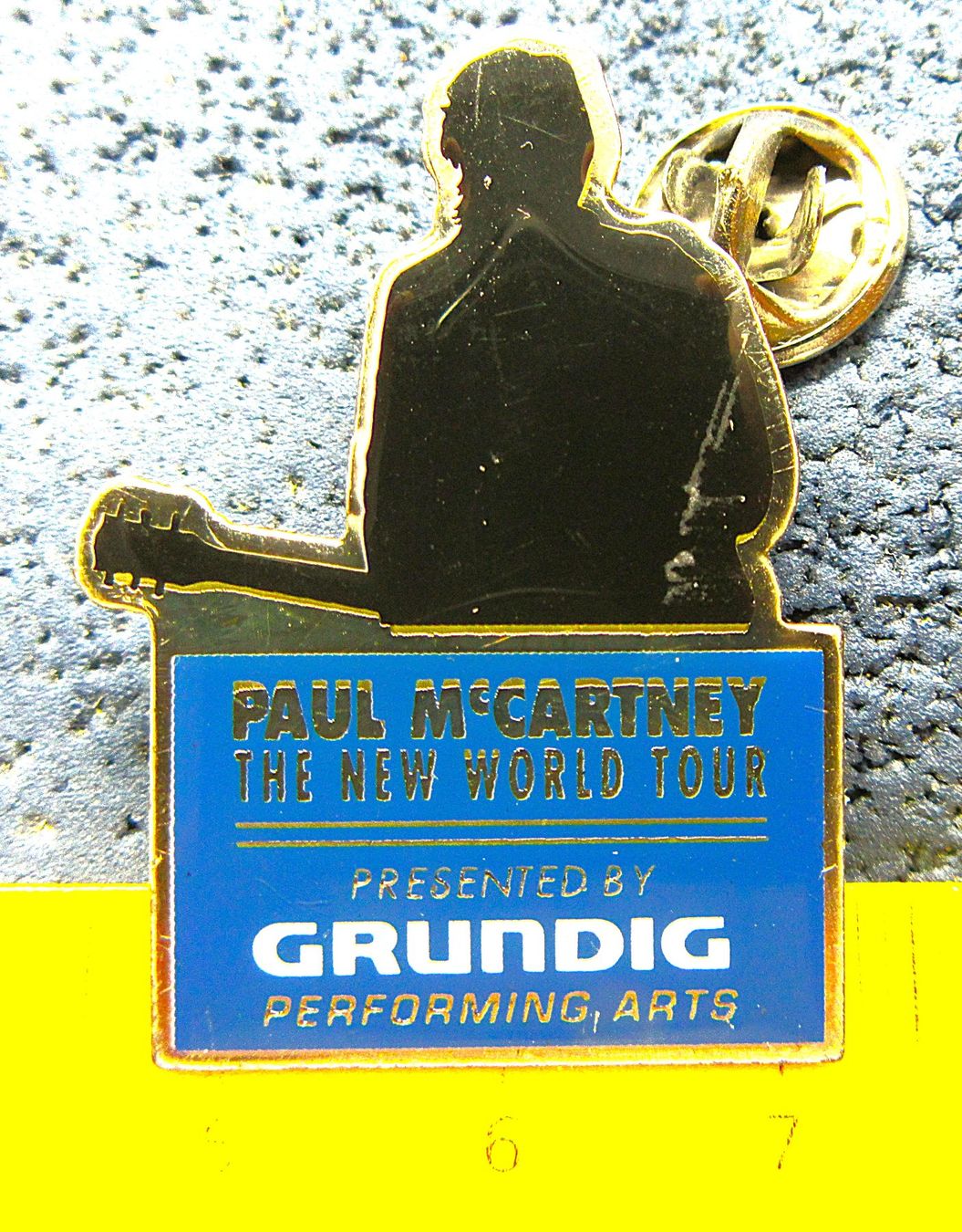 Plaketten & Abzeichen: PAUL McCARNEY PIN GRUNDIG – Gebraucht aus Ettingen von Hausi4711