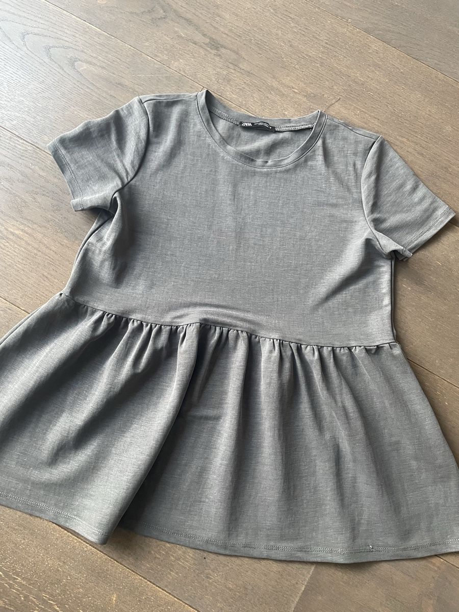 Zara T-shirt: T-shirt Zara anthracite S – Usato da gland venduto da Moral