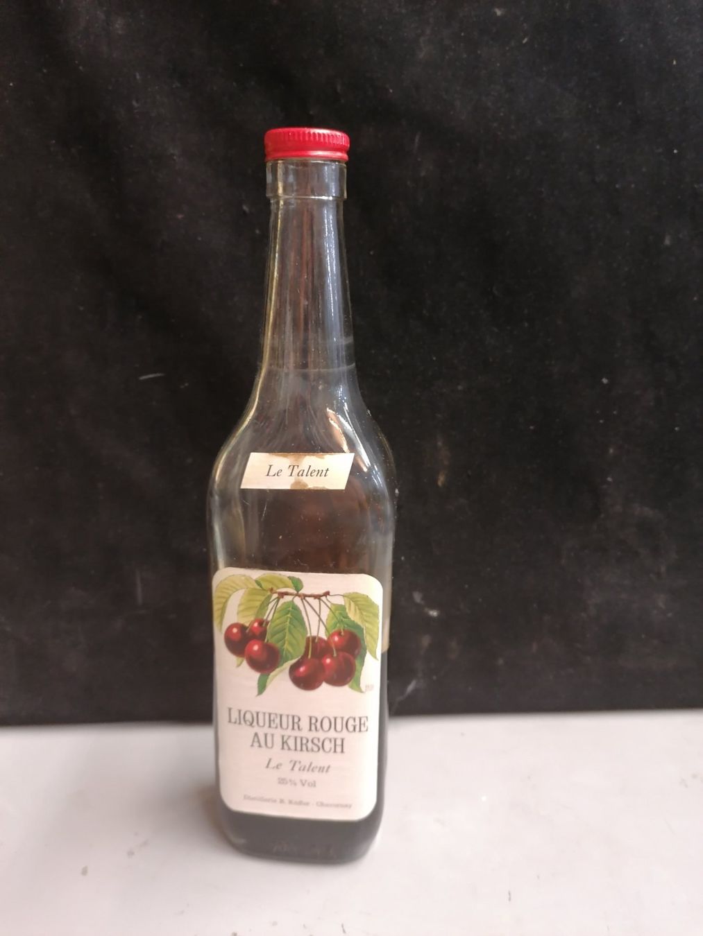 Spirituosen: LIQUEUR ROUGE AU KIRSCH – Gebraucht aus Genève von Leboucheoreilles