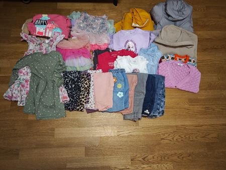 Mädchen Kleiderpaket über 30 Teile diverse Gr. 104-122