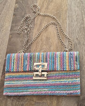 Bunt gewobene Clutch mit Goldkette, Sommer Tasche. 