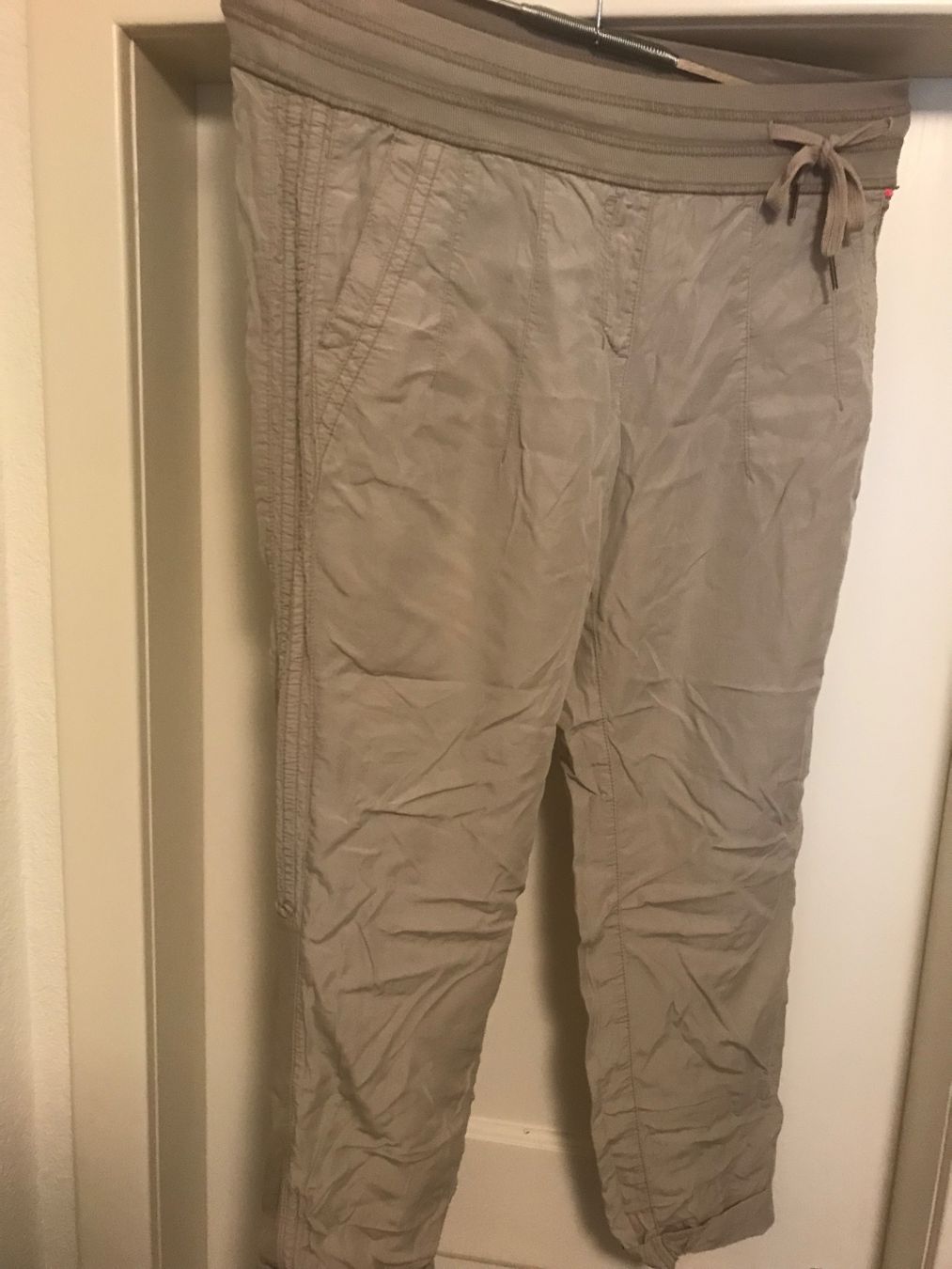 Marc Cain Hosen: Marc Cain leichte Sommerhose, Khaki, Gr. 4 – Gebraucht aus Niederteufen von mix18