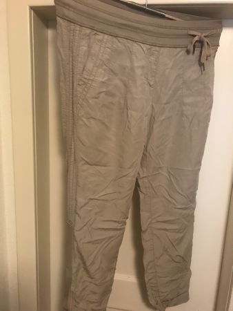 Marc Cain leichte Sommerhose, Khaki, Gr. 4