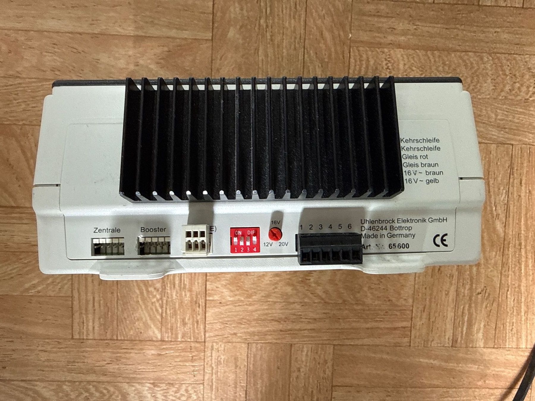 Uhlenbrock Modellini di ferrovie: Uhlenbrock Power 3 – Usato da Rümlang venduto da Dattel 1