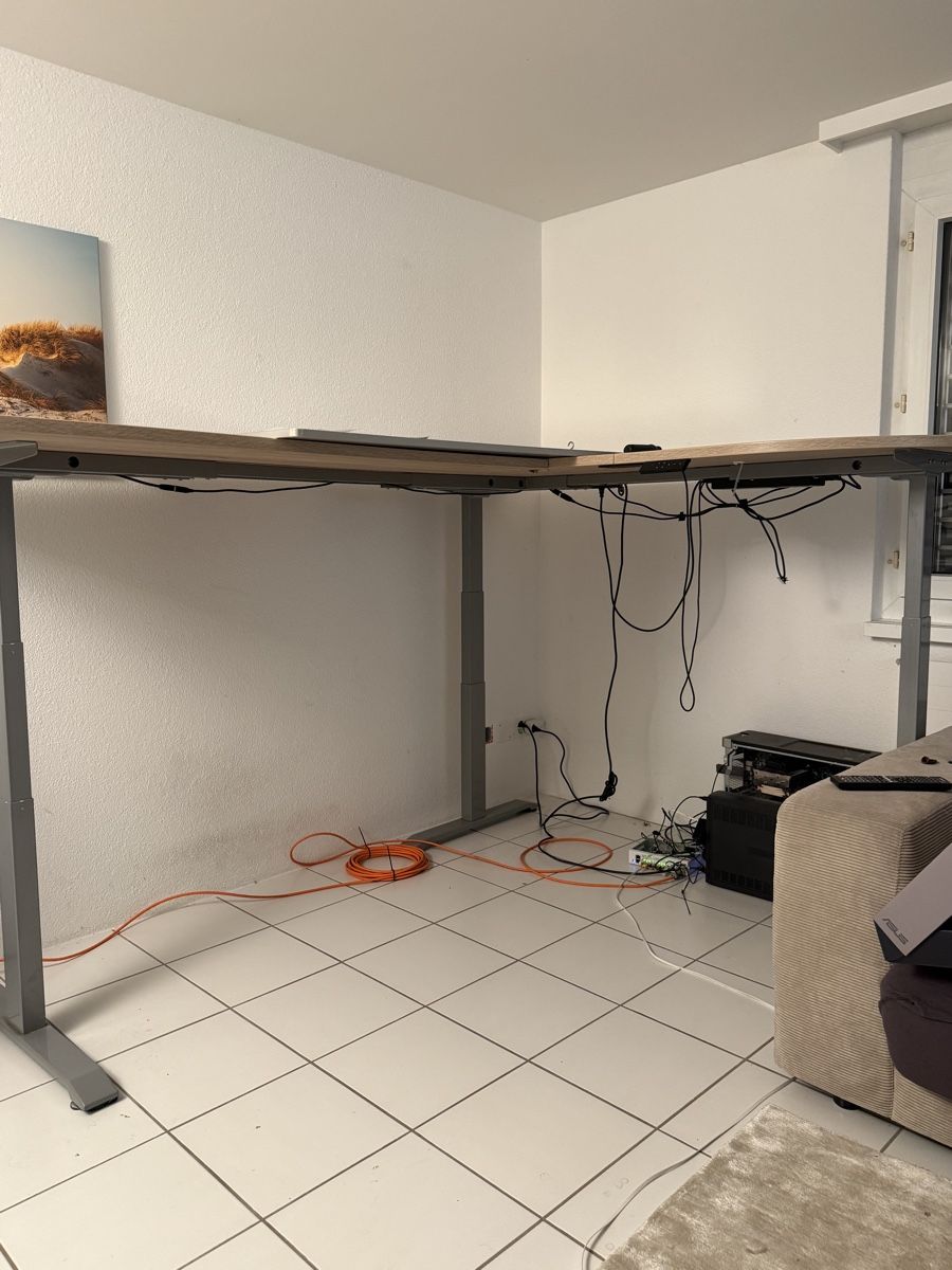 Bureaux: Höhenverstellbarer Ecktisch – D'occasion à Wabern par flowtimer2 5