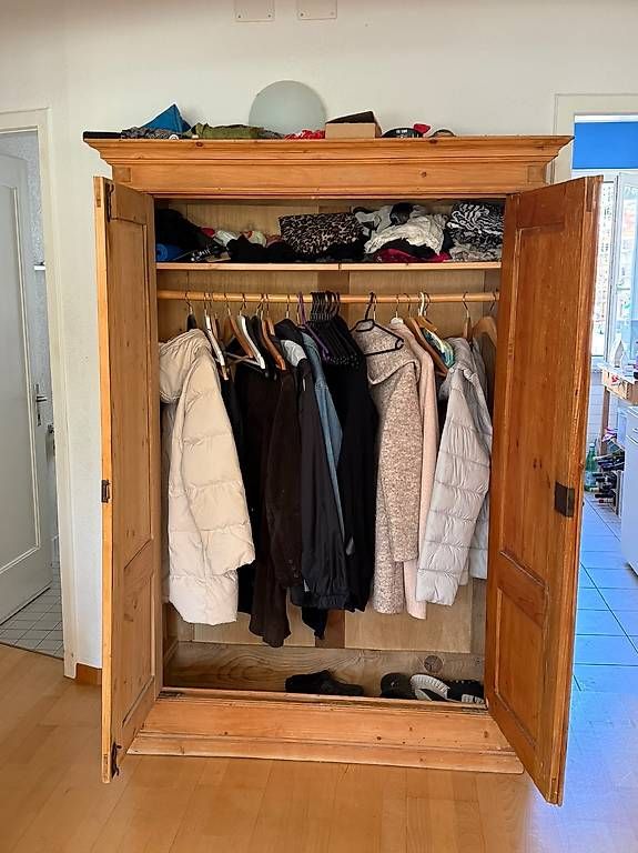 Schränke: Alter Holzschrank – Gebraucht aus Dietikon von sha_9bn9 4