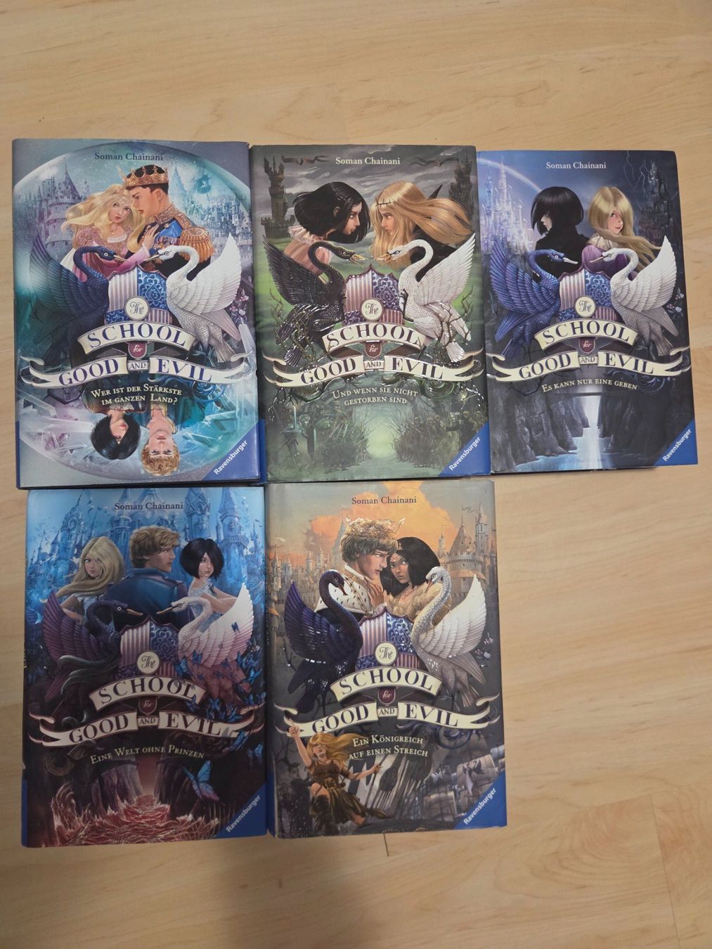 Libri: School Good and Evil – Usato da Zürich venduto da Pinspot