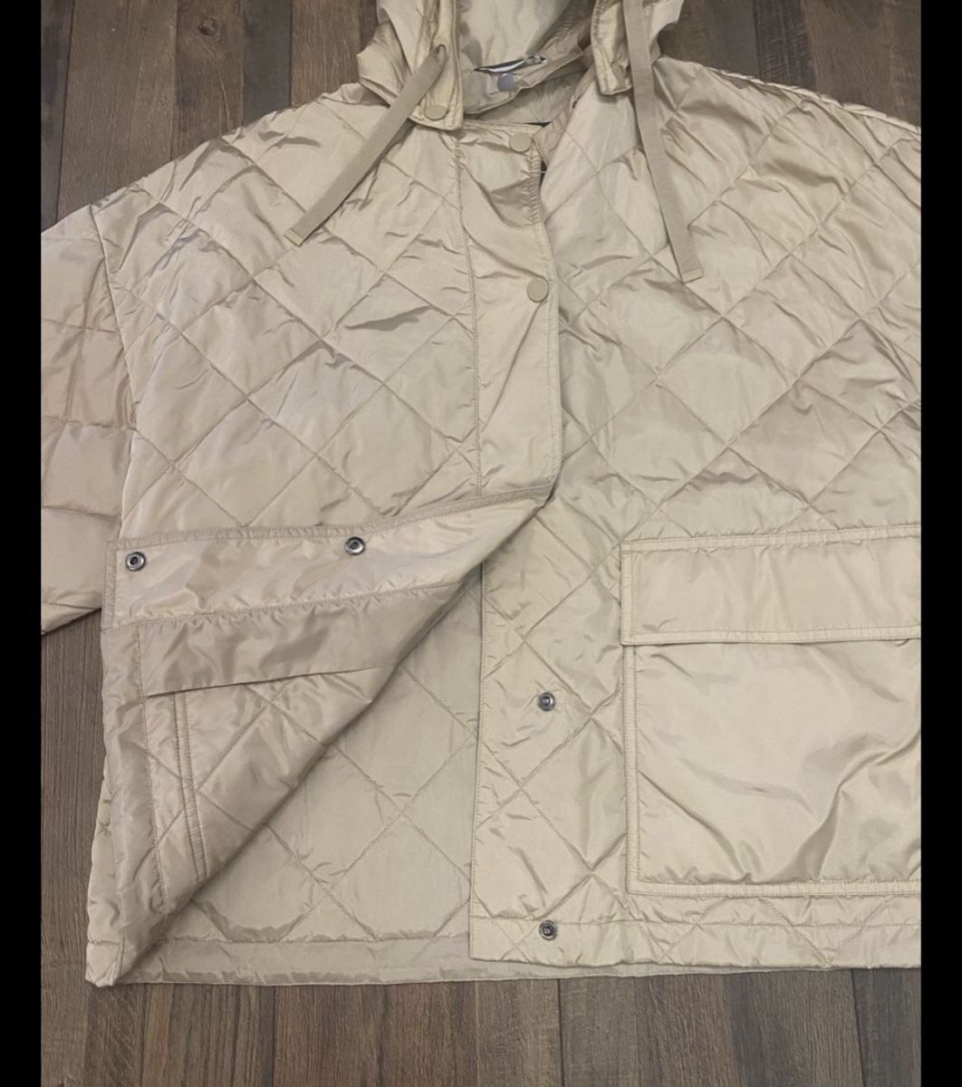Max Mara Jacken: Max Mara Weekend Steppjacke beige mit Kapuze  – Gebraucht aus Weisslingen von Spiegelbild0 4