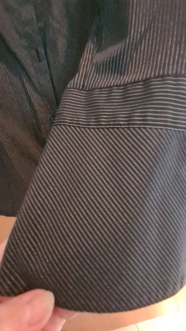 Blusen: Elegante Damenbluse, schwarz, mit glitzer gestreift, 44 – Gebraucht aus Dussnang von Mak13 1