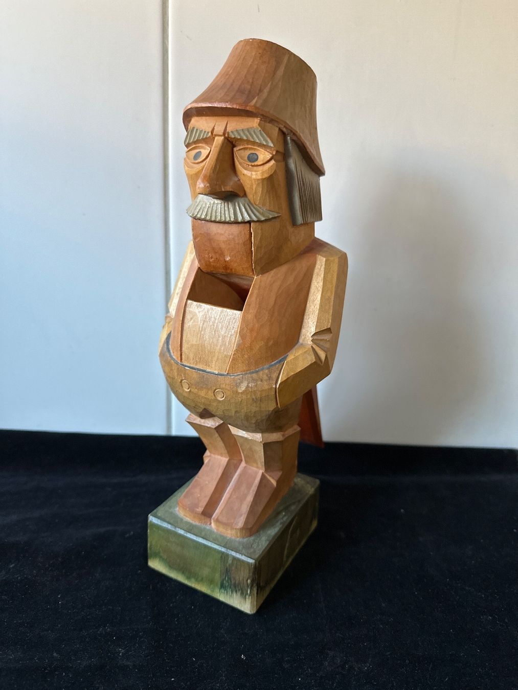 Figurines: Nussknacker Nikolaus geschnitzt DDR – D'occasion à Zürich par Chaeffeler