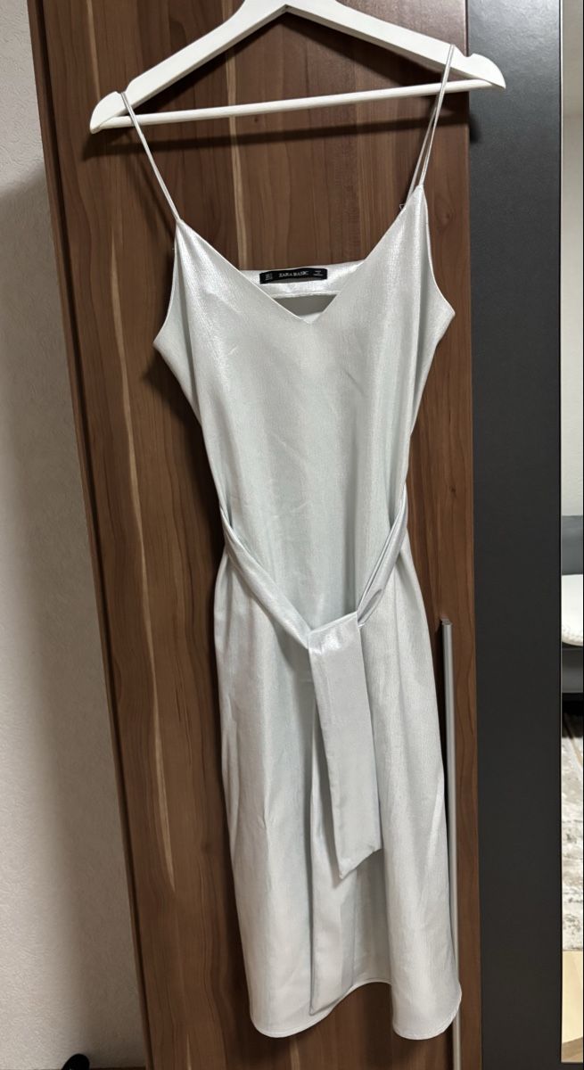Zara Kleider: Zara Kleid Seidenoptik silber Grösse S  – Neu (gemäss Beschreibung) aus Arbon von Viktoriaa 2