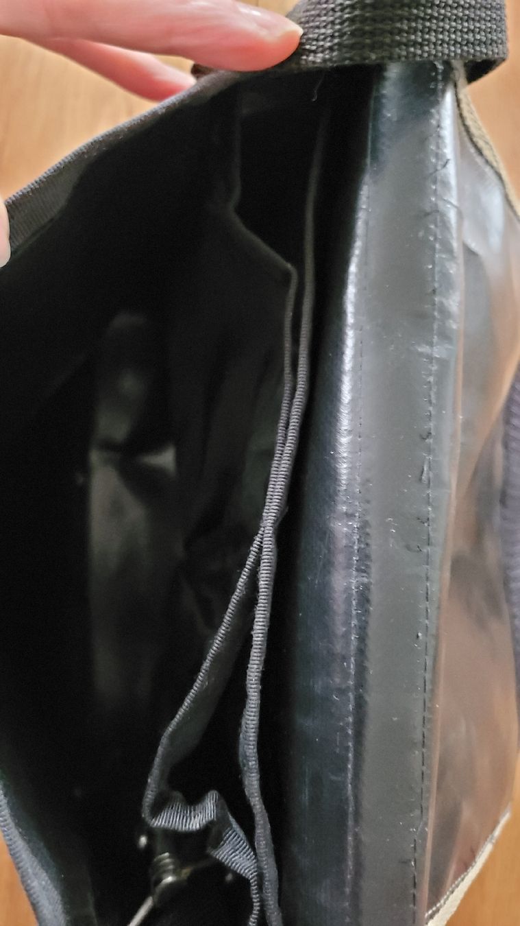 Taschen für Damen: Tasche aus Blachen und Kork – Gebraucht aus Lyss von Infinia 2