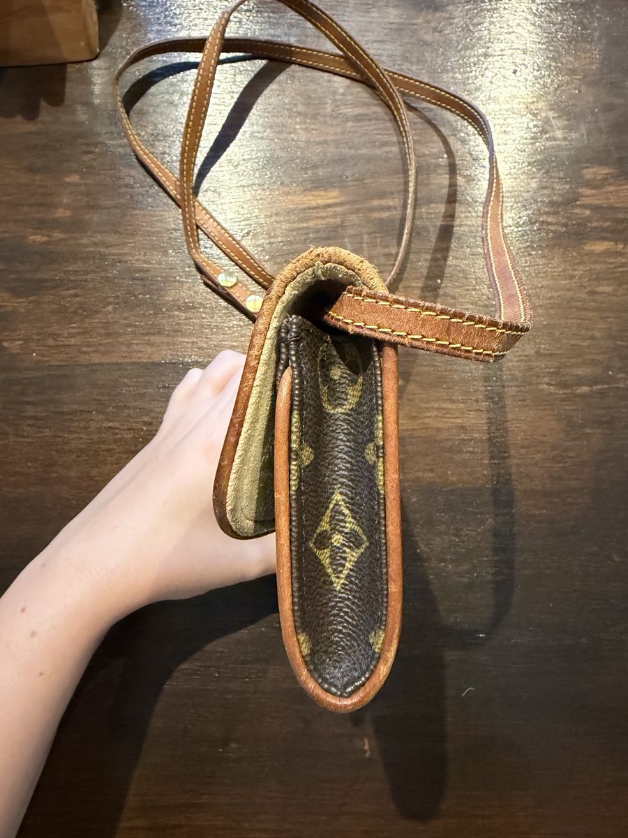 Louis Vuitton Taschen: Louis Vuitton Monogram Pochette Florentine – Gebraucht aus Zürich von Pandainlondon 2