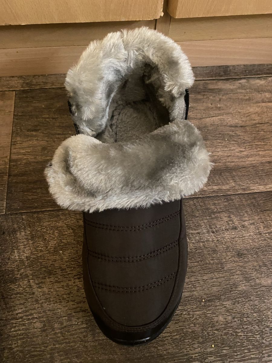 Scarpe da donna: kurze Winterstiefel gr.37 – Usato da Seewen SZ venduto da shaky01 3