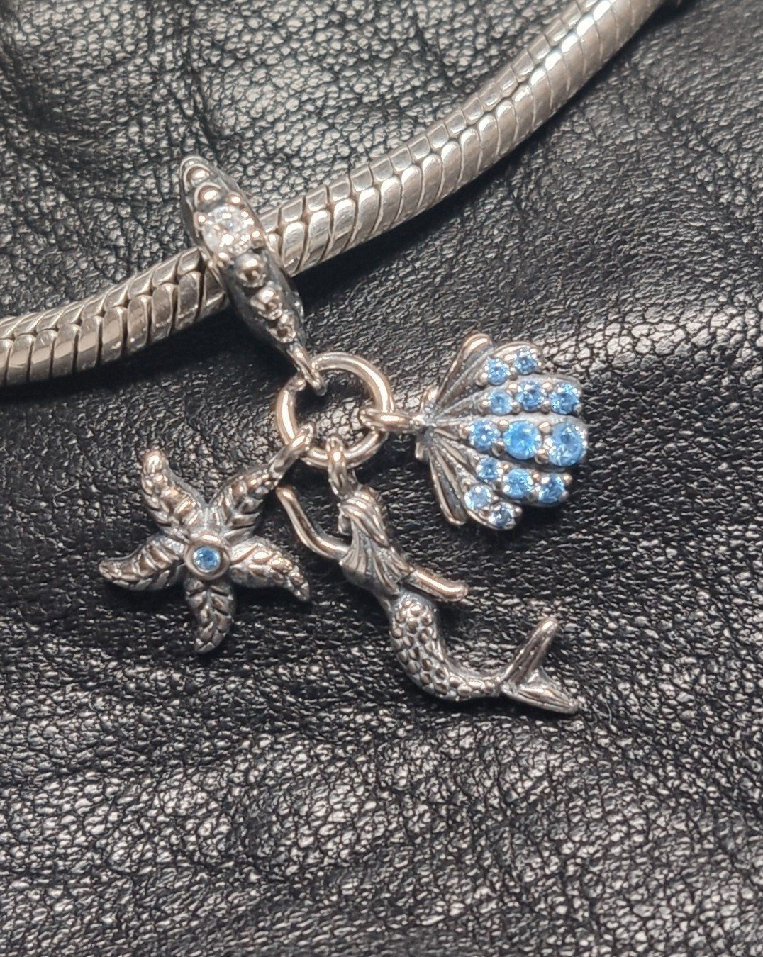 Ciondoli: Clip und charm für Armbänder. – Nuovo e nell'imballaggio originale da Lamboing venduto da Qtrica 2