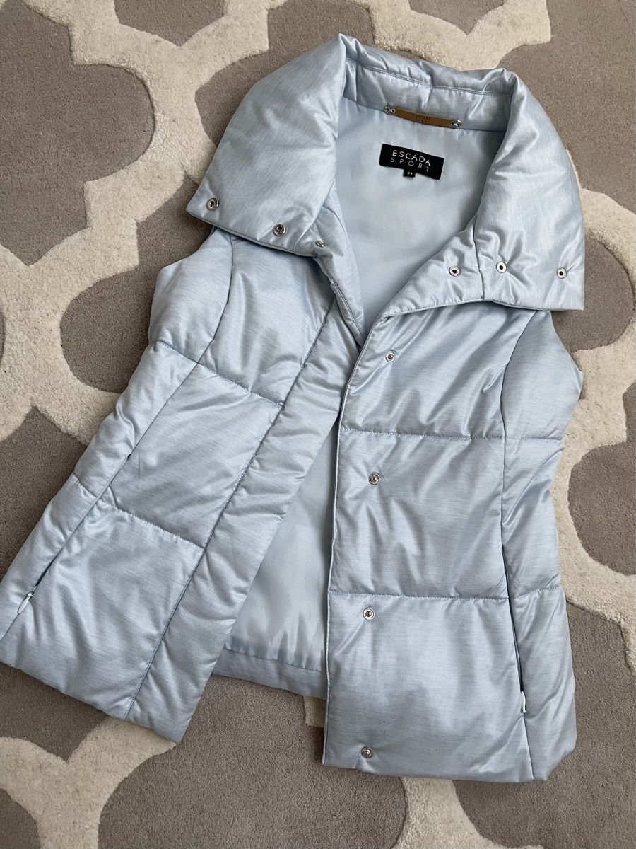 Escada Giacche: Escada Sport Steppweste in Hellblau - Stilvoll – Nuovo (secondo la descrizione) da Winkel venduto da KaschmirArt