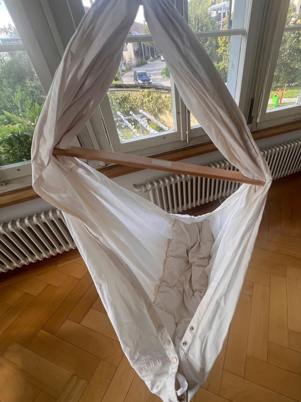 sozialstation tarp Etowah Oufitters Ultra-Lite Survival 10' x 12' Color 2:Graphite Gray filter_Isomatten Foto: Kabel werden durch