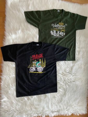 2 Herren T-Shirts in asiatischer Größe XL neu