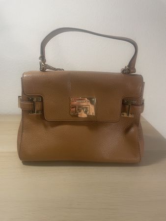 Handtasche aus Leder von Michael Kors.