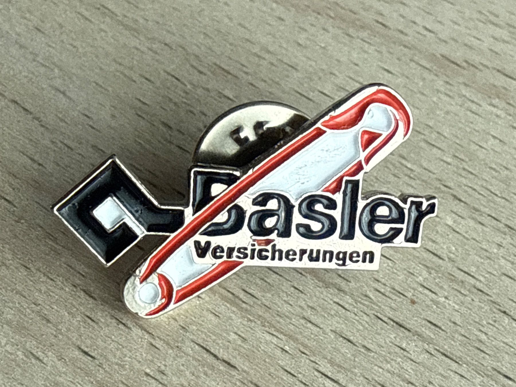 Placchette & Badge: Pin Basler Versicherungen – Usato da Glattbrugg venduto da Schweigmatt