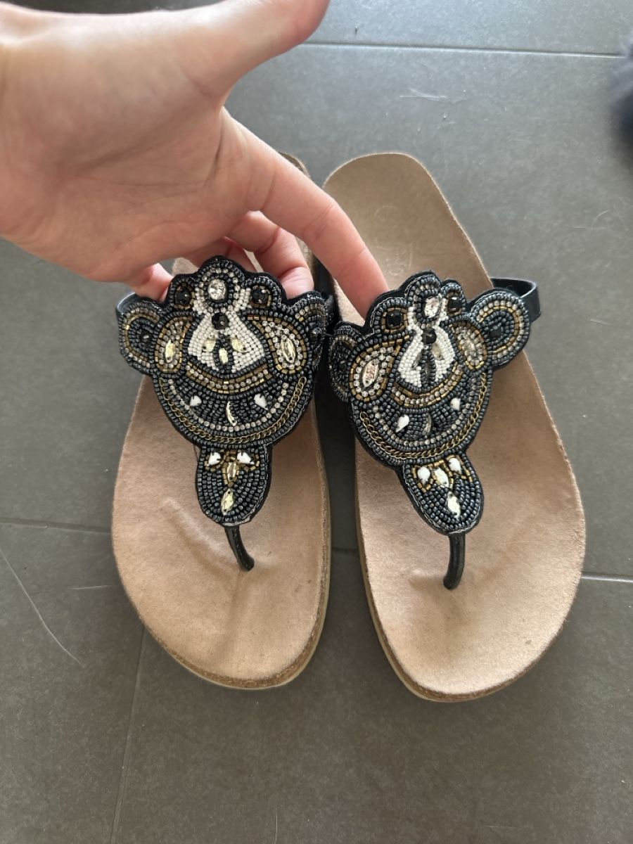 Buffalo Scarpe da donna: Sandalen mit Perlen Grösse 39 gebraucht – Usato da Zug venduto da a.marryl 1