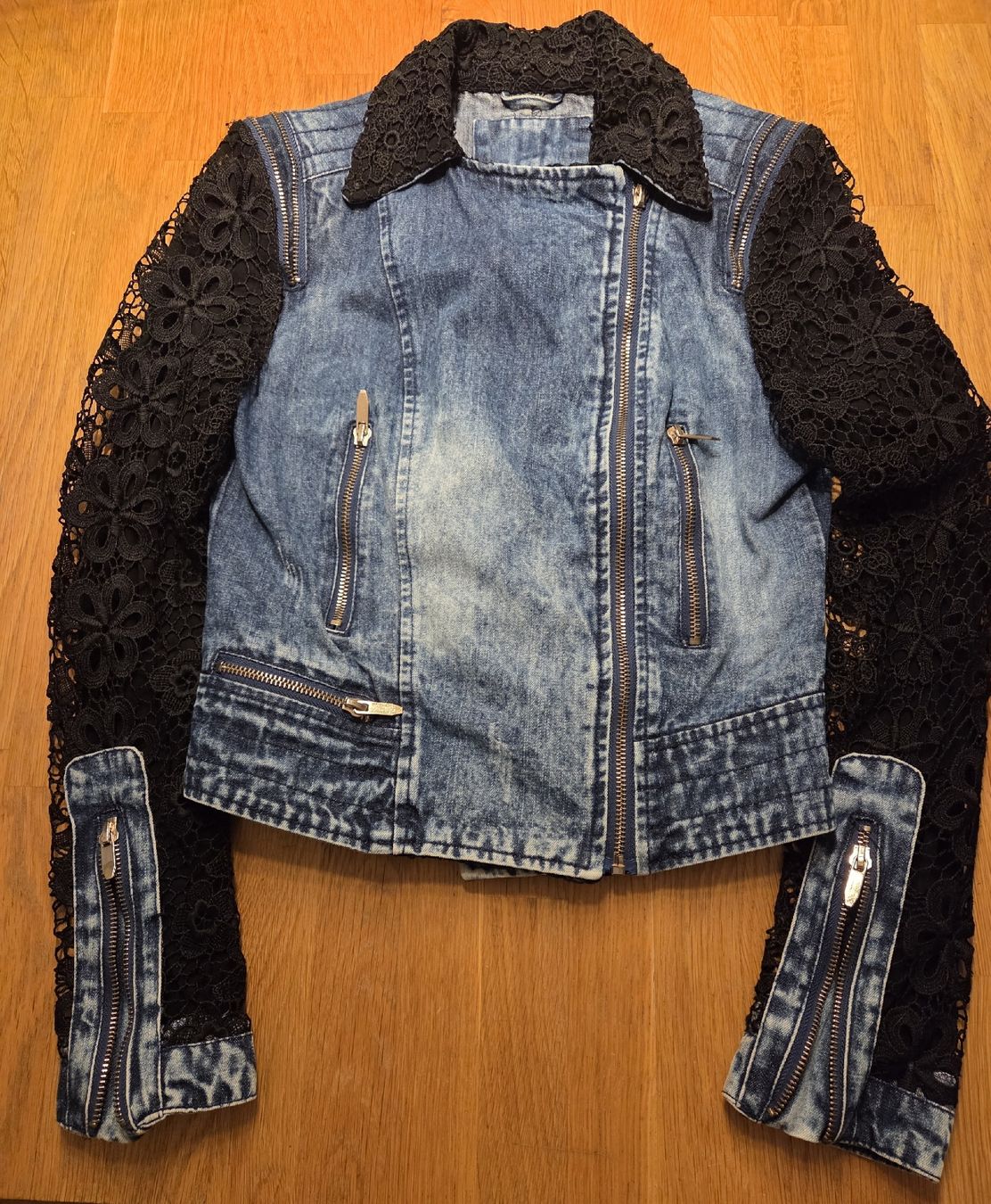Jacken: Wunderschöne ✨️Jeansjacke✨️mit Spitzenärmeln🎀 – Gebraucht aus Rafz von leoncupra 1